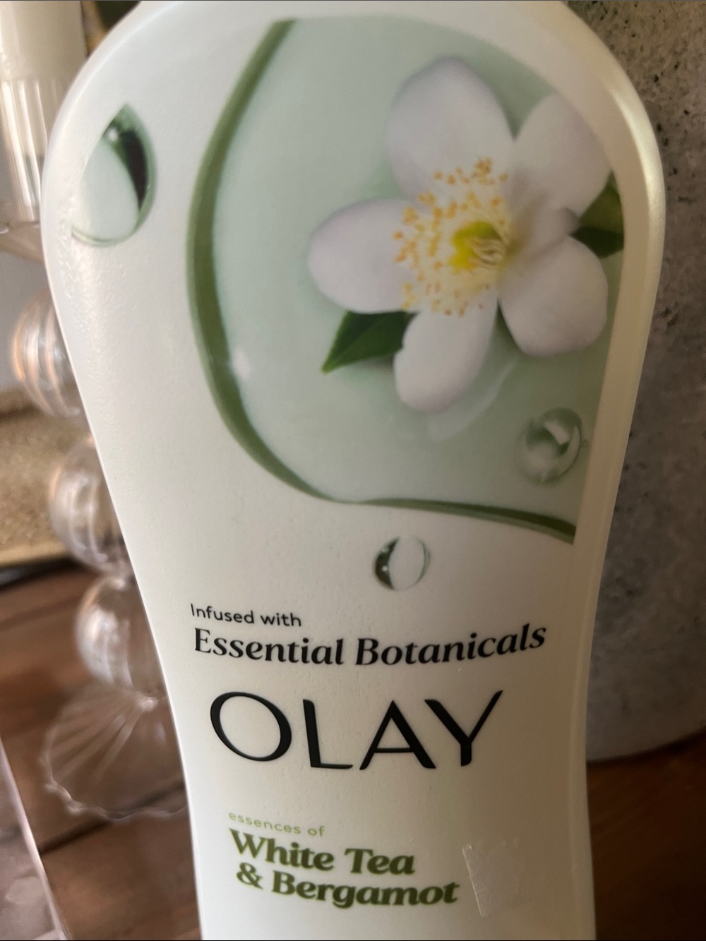 OLAY WOMAN Essential Botanical White Tea & Bergament Foaming Beauty NWT - Picture 2 of 6